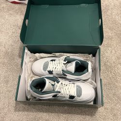 Air Jordan 4 Retro “White Pine Green”