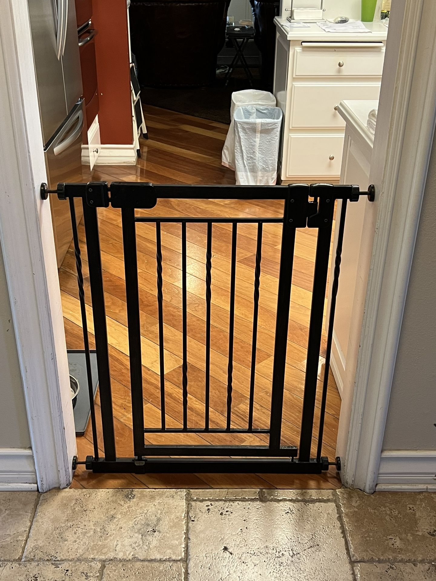 Frontgate Auto Magic Pet Gate