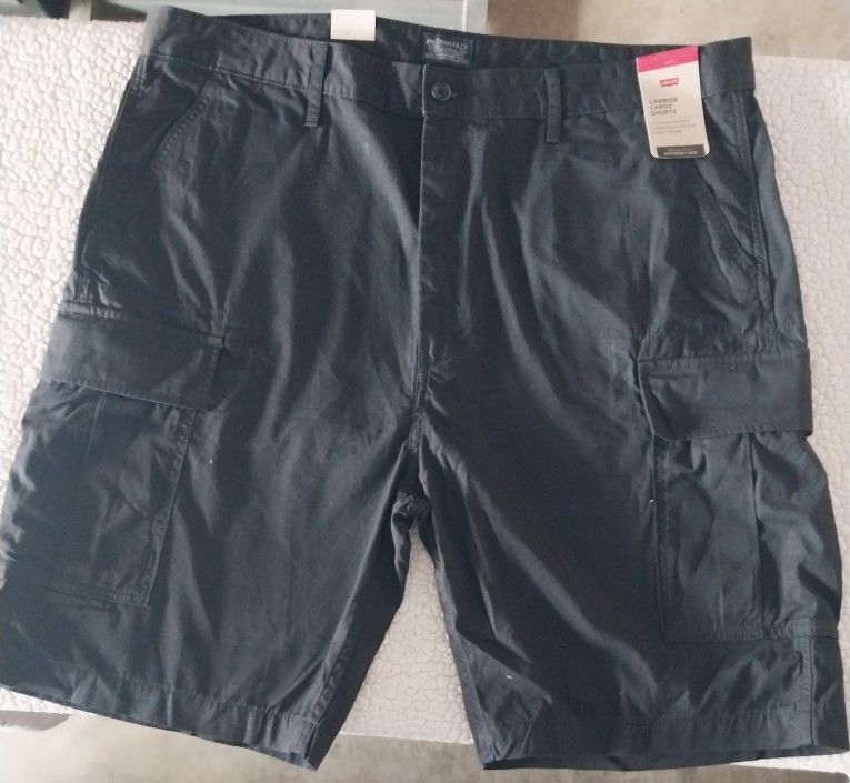 NEW Levi's Carrier Cargo Shorts