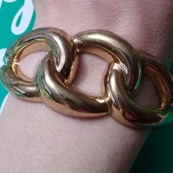 Beautiful Hinged Gold Bracelet!