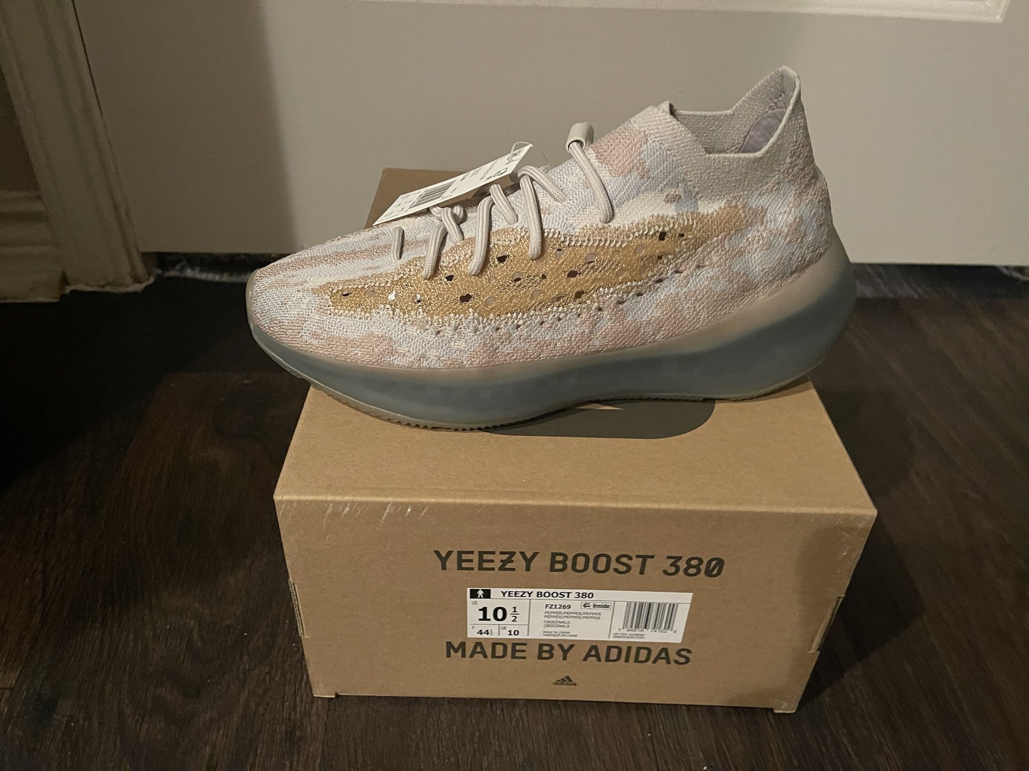Yeezy 380 Peppers Size 10.5 display picture 2