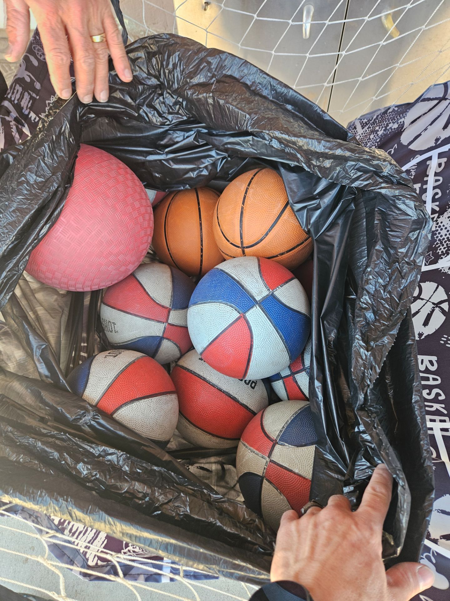 Dual hoop basketball game