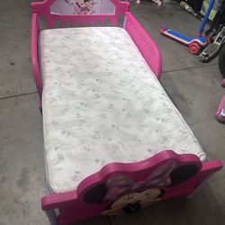 Minnie Toddler Bed W/mattress 