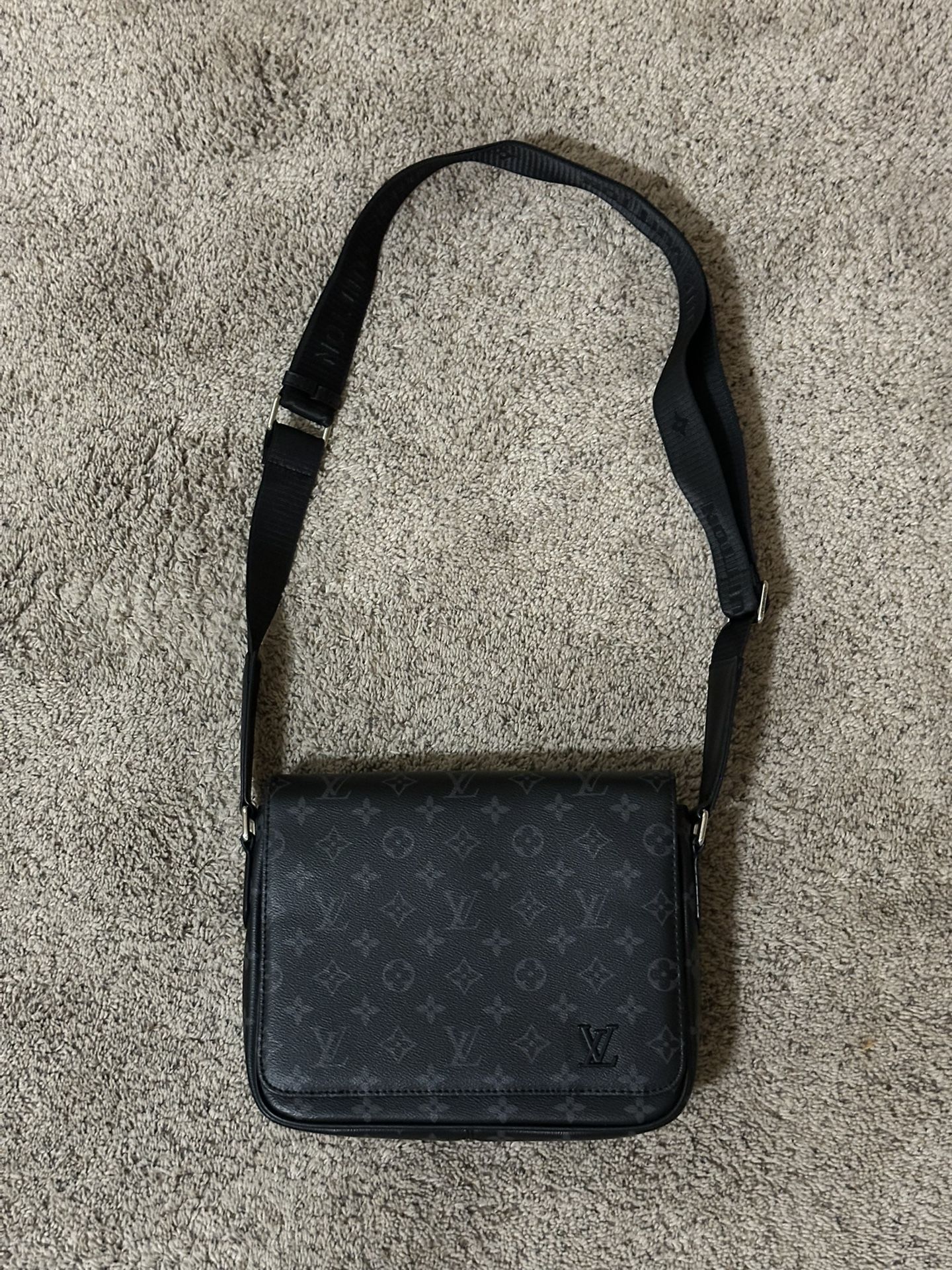 LV MESSENGER BAG