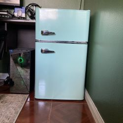 Mini Fridge With Freezer