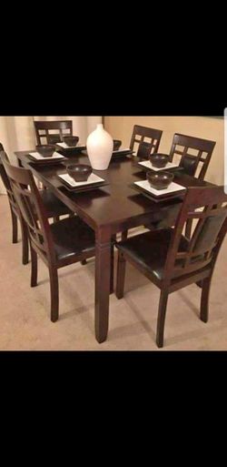 New 7pc. Dining table set