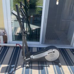 Elliptical exercise machine 