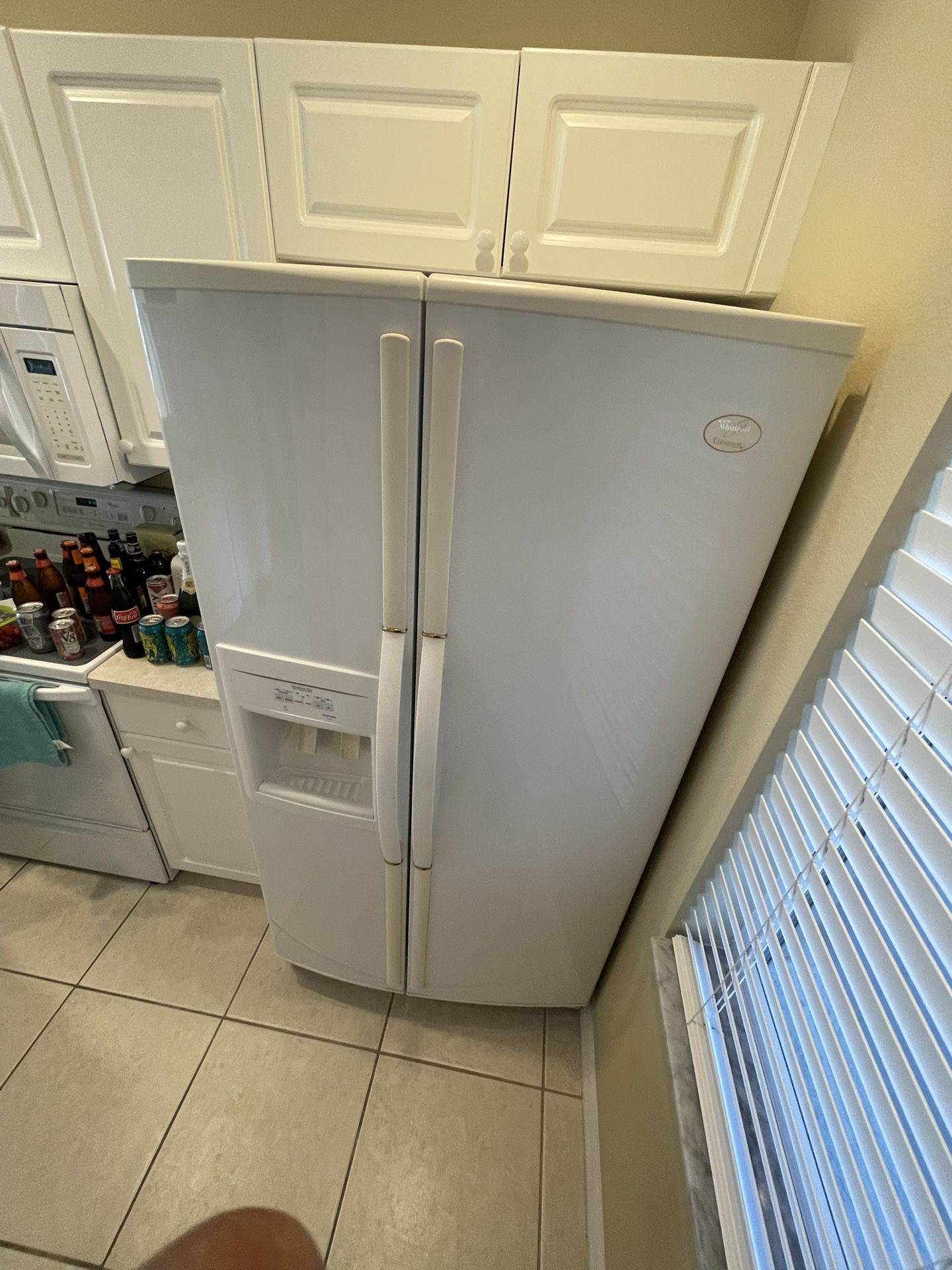 Nevera de dos puertas cocina de gas horno eléctrico wine Cooler microwave  todos los equipos en perfectas condiciones for Sale in Orlando, FL - OfferUp