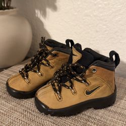 Toddler Boots Size 2c