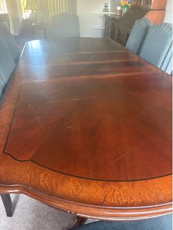 Dining room table