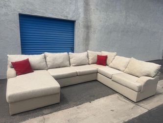 Comfortable huge sectional couch 🛋️ very clean