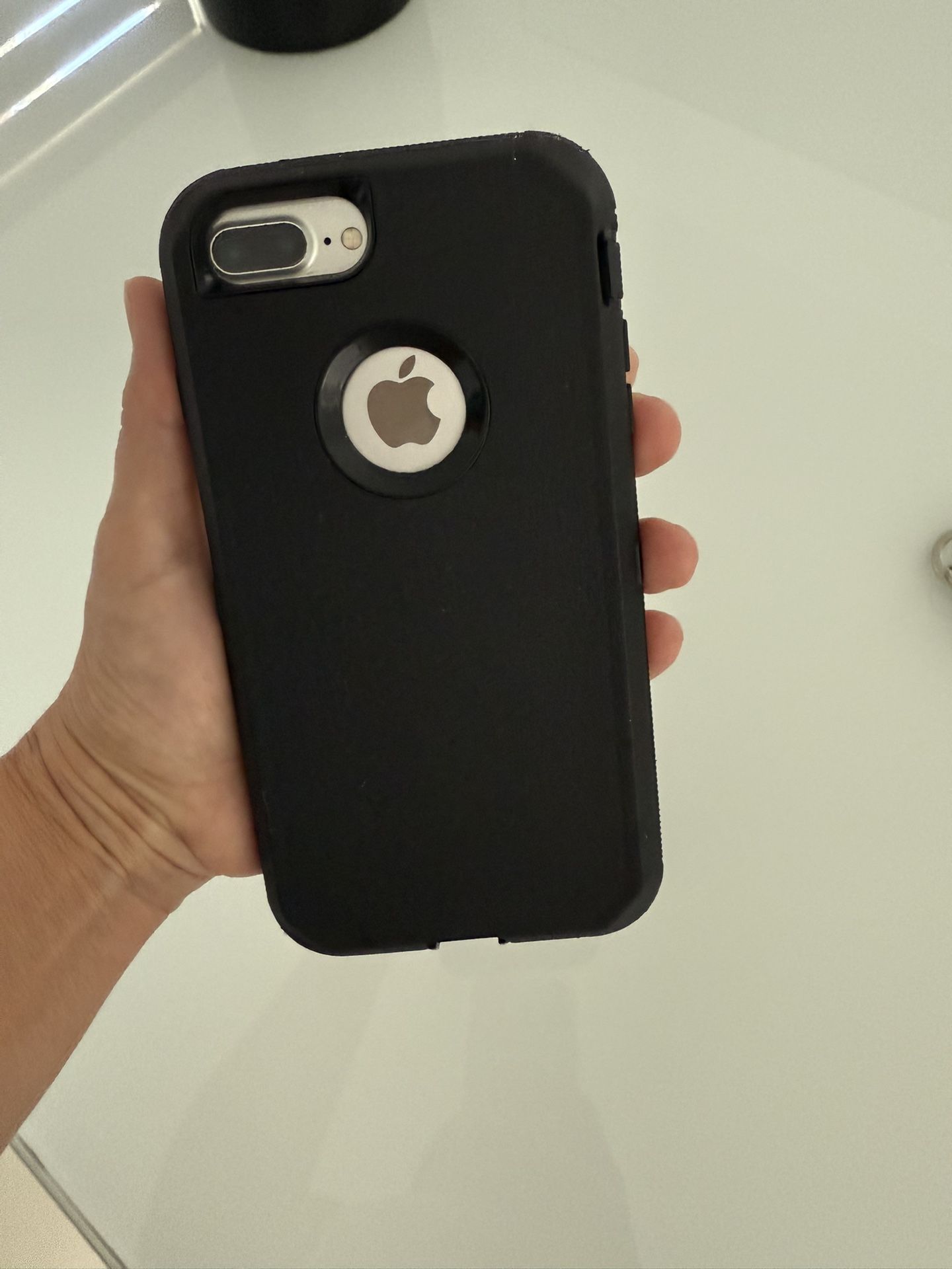 Apple iPhone 7 Plus Silver / White 128 GB, No Cracks, Unlocked For Any Carrier, Comes With Charger And Black Case.