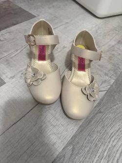 Girls shoes