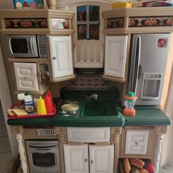 Children's Play Kitchen