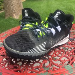 Nike Mens Kyrie Flytrap v