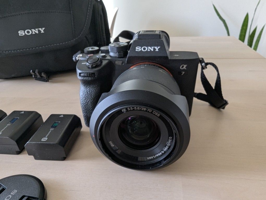 Sony A7iv with kit Lens 28-70mm F3.5-5.6