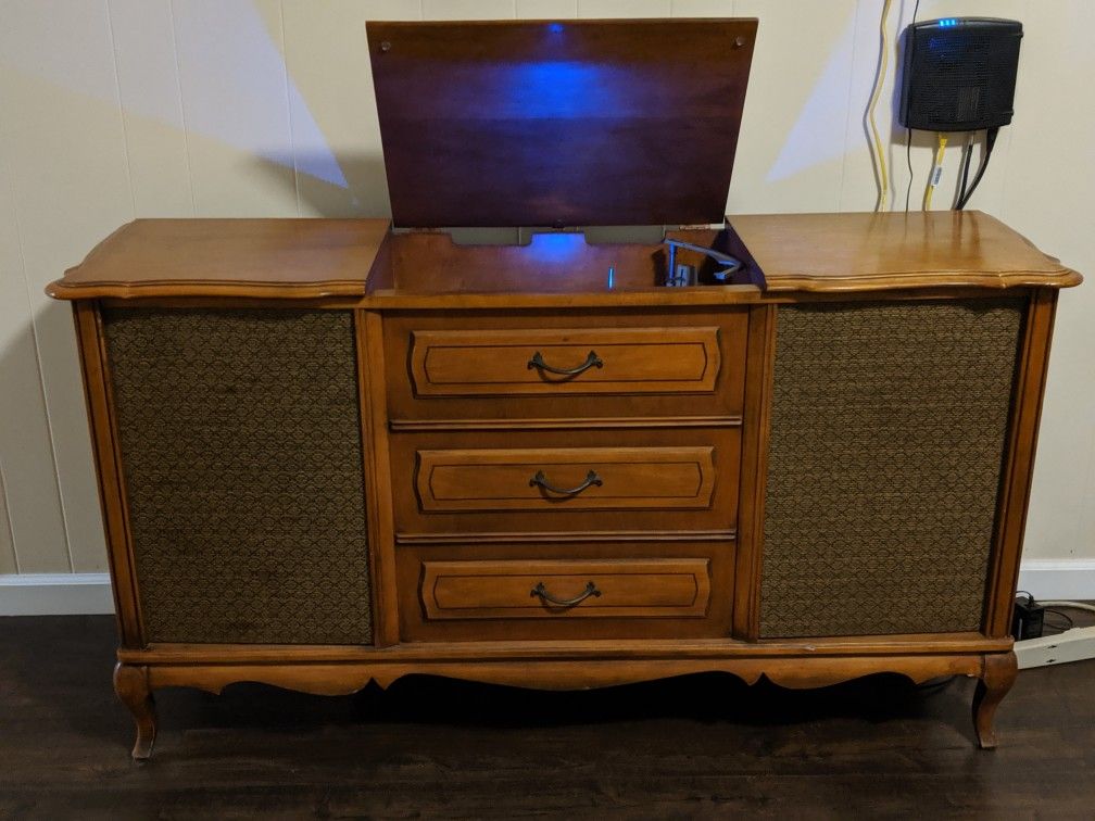 Sears Silvertone console radio and record player for Sale in Hickory, NC OfferUp