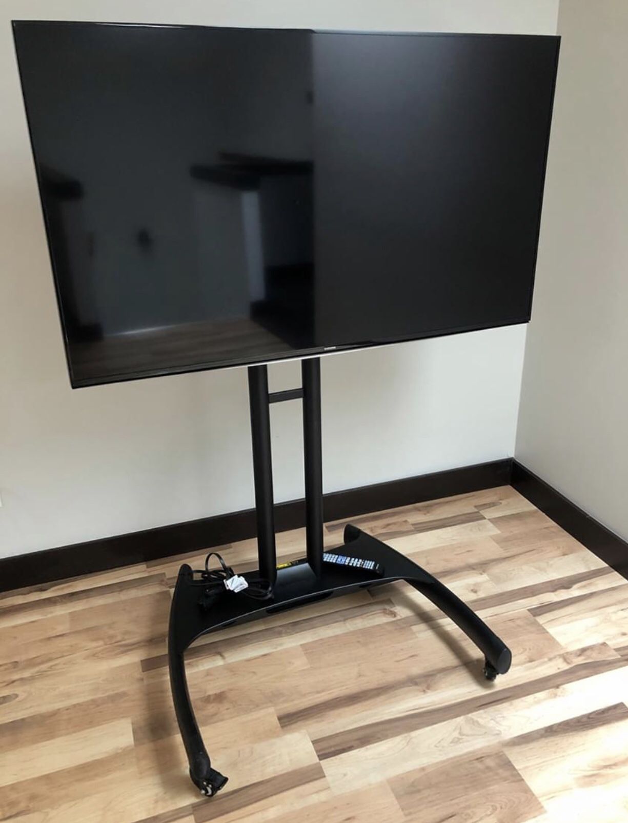 Kanto Mobile Rolling TV Stand/Mount MTM65 Fits up to 65”