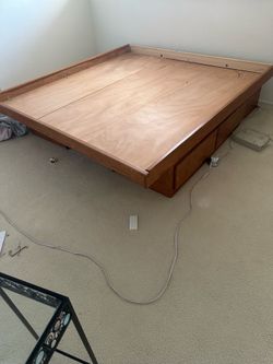 Platform with 4 drawers underneath forKing bed bed