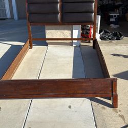 Wood Bedframe Full-Size Bedframe