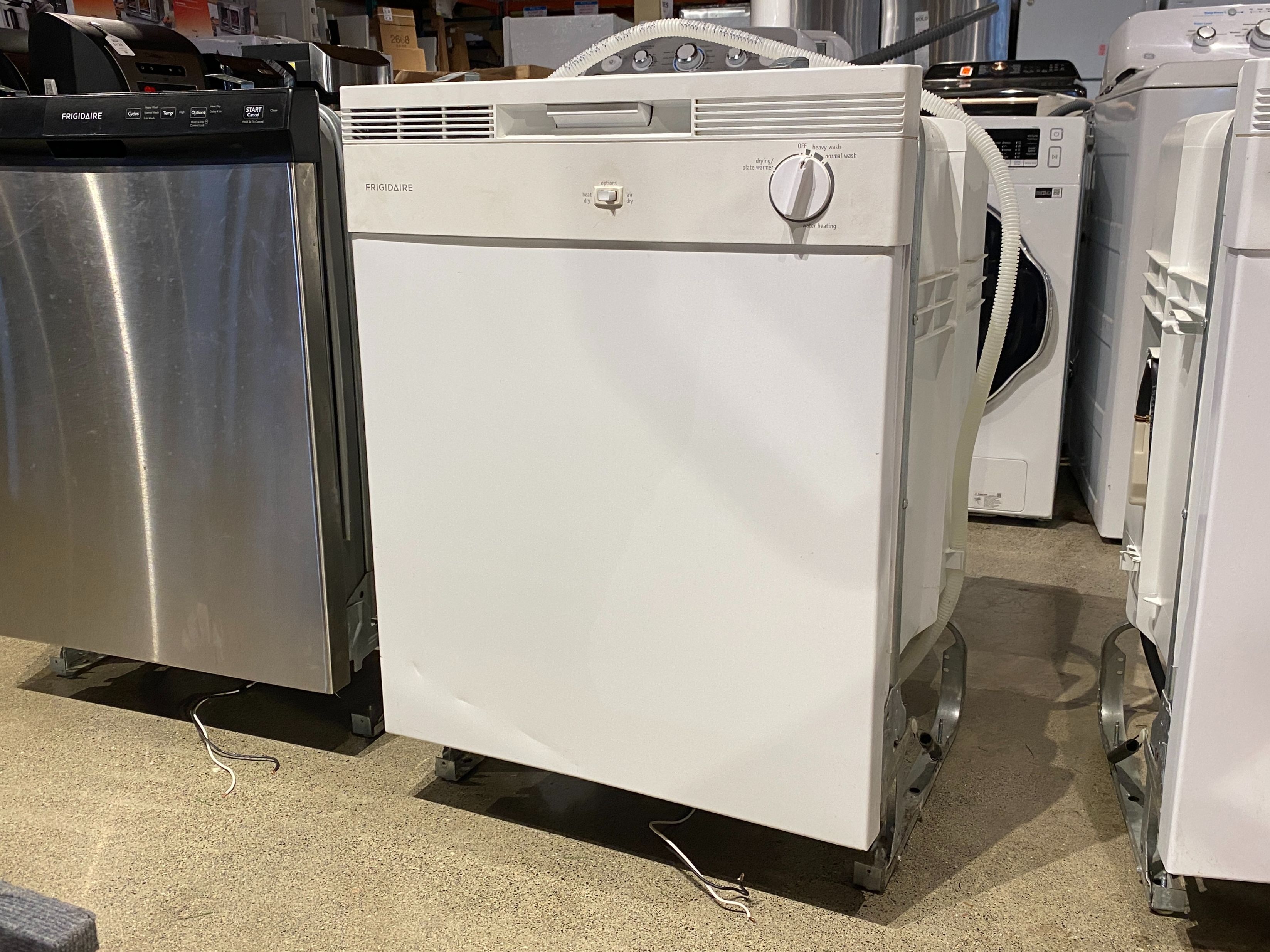 FRIGIDAIRE Minimal White Dishwasher