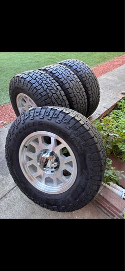 Chevy Silverado HD 2500 and 3500 rims 8x6.5 rims and tries