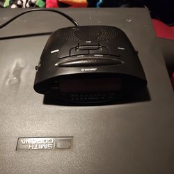 TATUNG ALARM CLOCK RADIO 