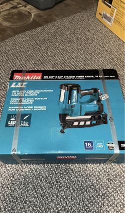 Makita Straight Finish Nailer 18V LXT Lithium-Ion 16-Gauge Cordless 2-1/2 in. (Tool Only)