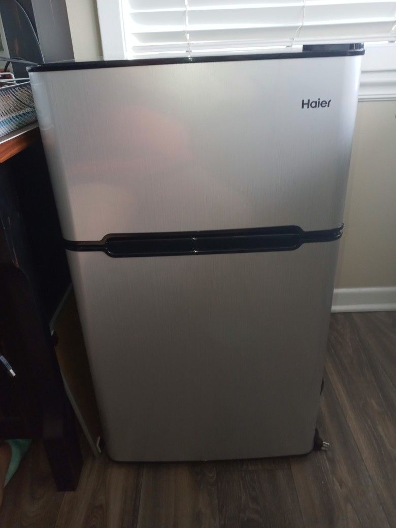 Mini Fridge Haier, two Door with Freezer. HC32TW10SV. Used And in Perfect Condition.