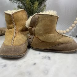 UGG BOOT Infant Toddler Medium Genuine Sheepskin 