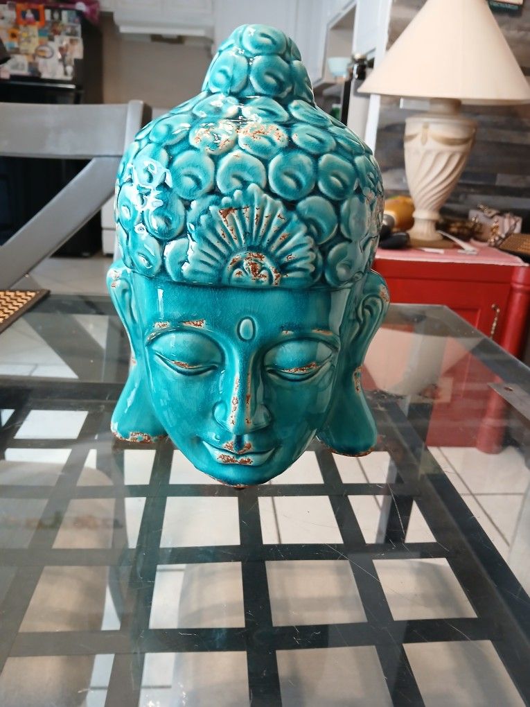 Head Of The Buddha Statue