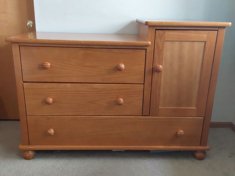 Solid Wood Dresser with Baby Changing Table for Sale in Monroe, WA - OfferUp