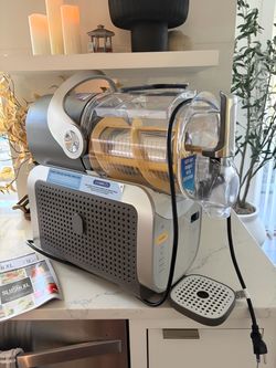 Ninja SLUSHi XL Slushie Machine in Cream
