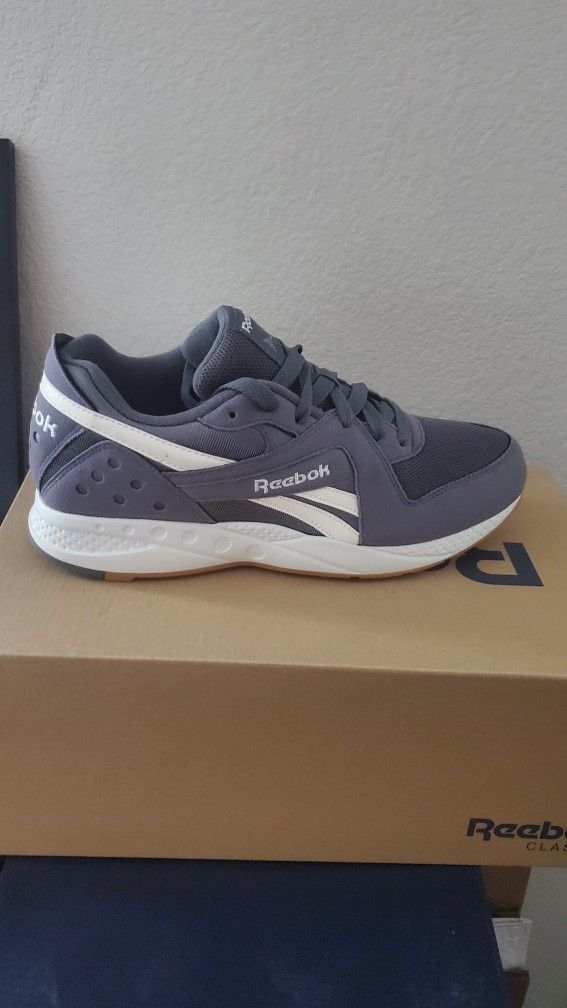 Reebok SIZE 10