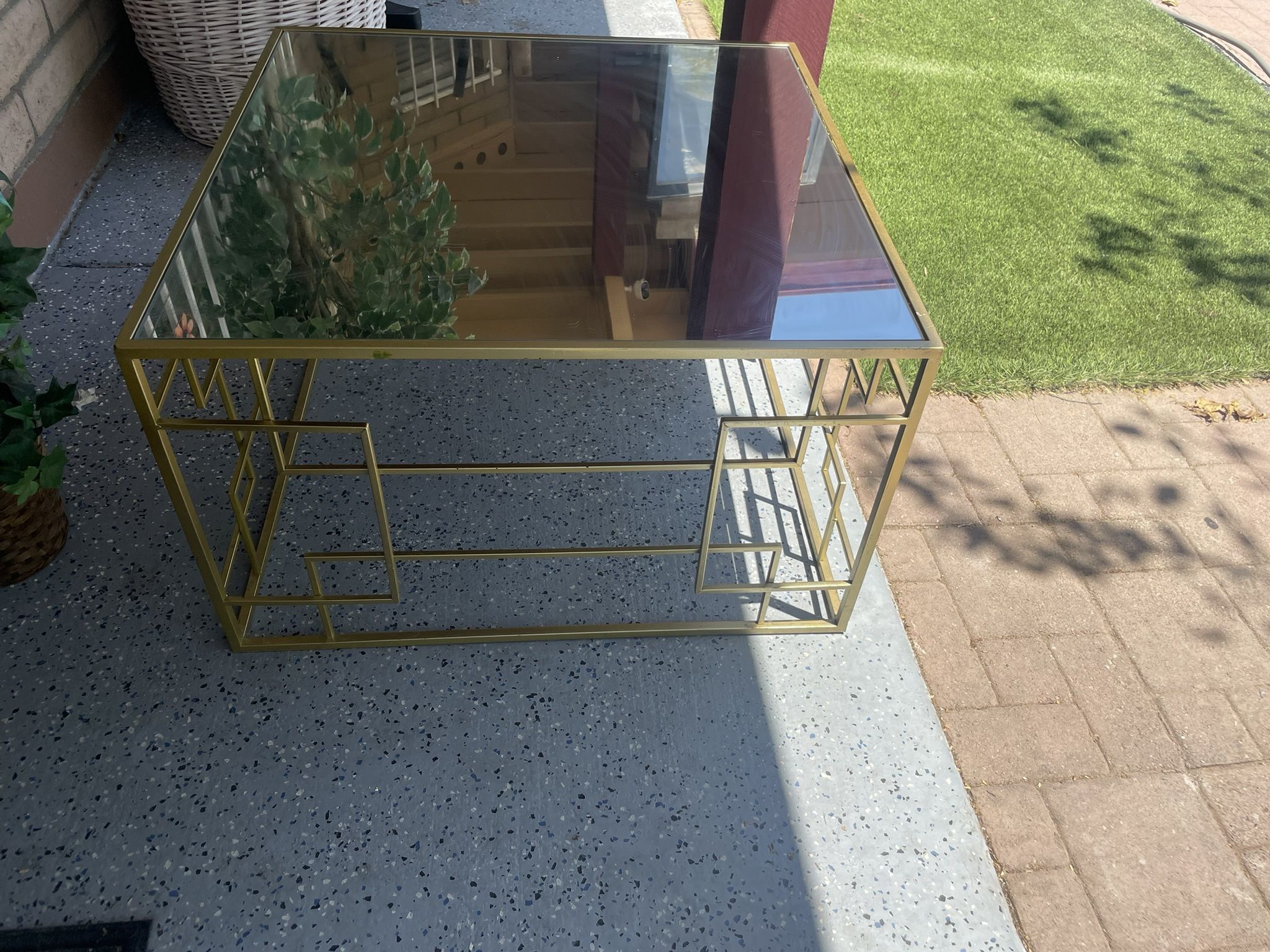 Coffe Table W/Mirror