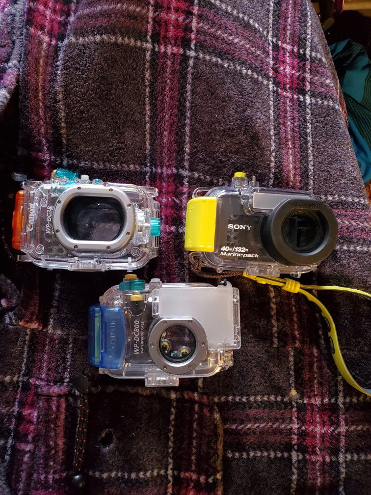  Underwater Camera Cases.