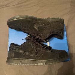 Nike X Undefeated Black Dunk Low 