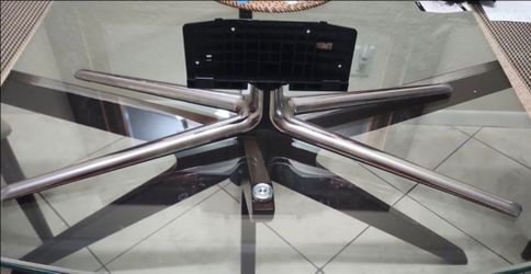 Samsung 46in to 55in quad swivel base  with TV Mount  $12.00