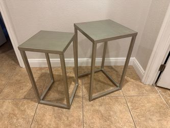 Set of 2 Silver Metal Accent Tables