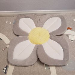 Blooming Bath Lotus for baby, newborn, compatible with most sinks and tubs