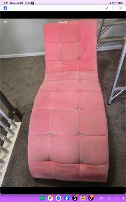 Pink Tufted Velvet Chaise Lounge