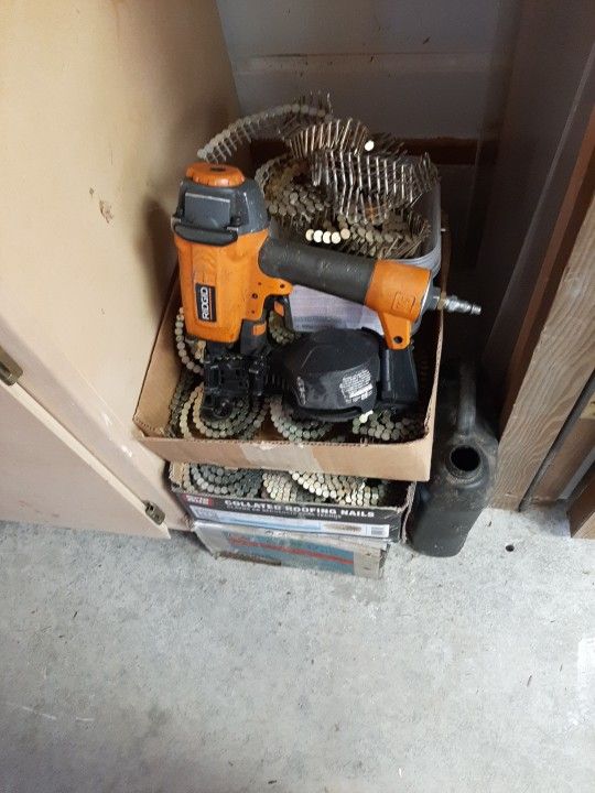 Ridgid roofing nailer, with coil nails for Sale in Buckley, WA OfferUp