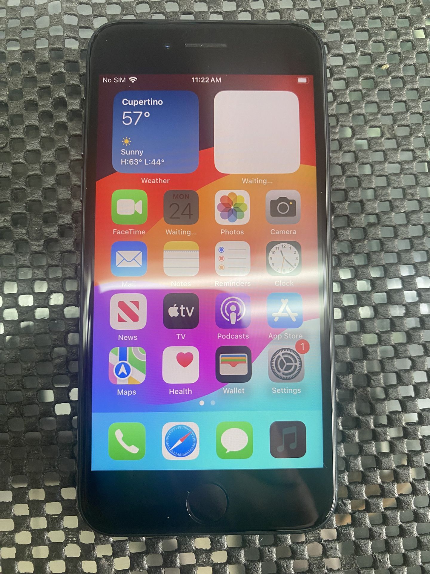 *Like New* Unlocked 2022 Apple iPhone SE 3rd Gen 64GB