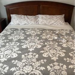 King bed  Includes Mattress And Box Springs