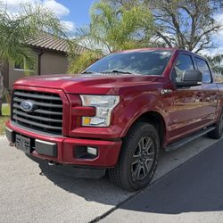 2017 Ford F150 XLT SuperCrew Cab Perfect Low Miles 