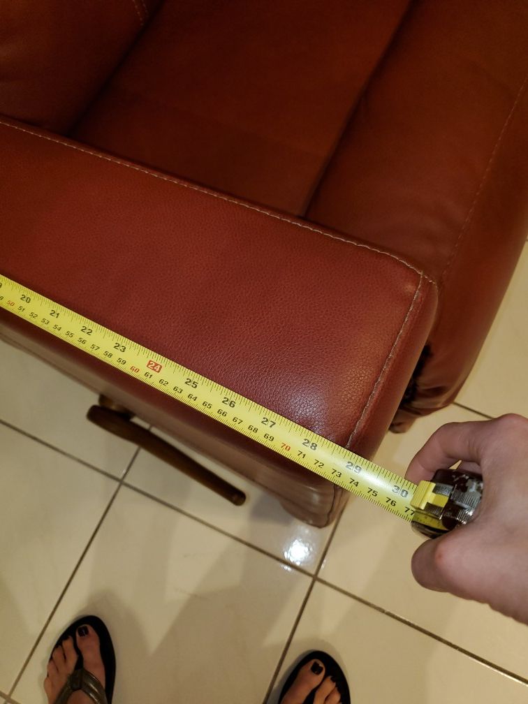 Lazboy Leather Recliner Sofa Chair "jaxx" burgundy for Sale in Miami