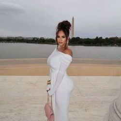 Absolute Attraction Maxi