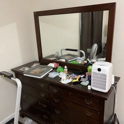 Dresser With Mirror