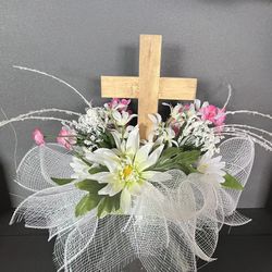  Flower Arrangement wooden cross 