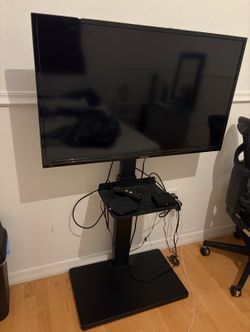 Hisense 40” TV + Roku Streaming Device